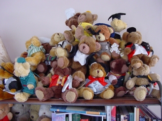 A tumble of bears
